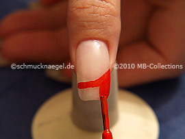 Nagellack in der Farbe dunkelorange