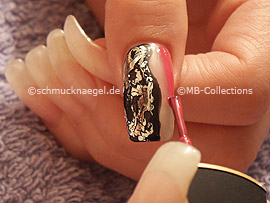 Nagellack in der Farbe dunkelrosa