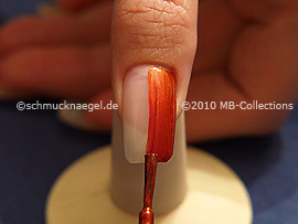 Nagellack in der Farbe kupfer