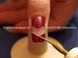 Nailart Liner in der Farbe gold-glitter