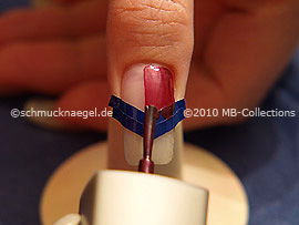 Nagellack in der Farbe aubergine