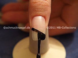 Nagellack in der Farbe schwarz