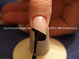 Nagellack in der Farbe schwarz