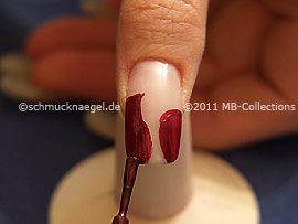 Nagellack in der Farbe aubergine