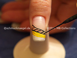 Nailart Liner in der Farbe schwarz