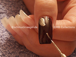 Nailart Liner in der Farbe gold