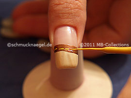 Nailart Liner in der Farbe gold