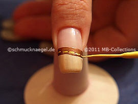 Nailart Liner in der Farbe gold