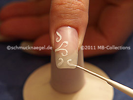 Nailart Liner in der Farbe weiß