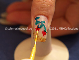 Nailart Liner in der Farbe gold