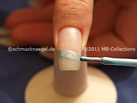 Nagellack in der Farbe türkis