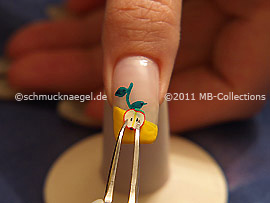 Fimo-Frucht und die Pinzette