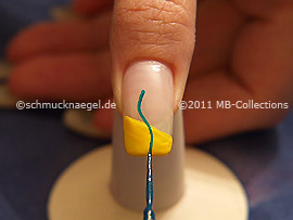 Nailart Liner in der Farbe dunkelgrün