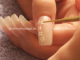 Nailart Liner in der Farbe gold-glitter