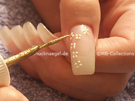 Nailart Liner in der Farbe gold-glitter