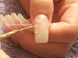 Nailart Liner in der Farbe gold-glitter