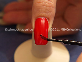 Nagellack in der Farbe schwarz