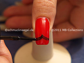 Nagellack in der Farbe schwarz