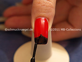 Nagellack in der Farbe schwarz