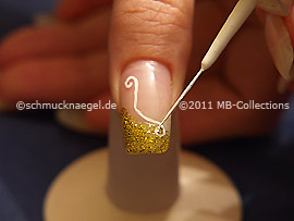 Nailart Liner in der Farbe weiß