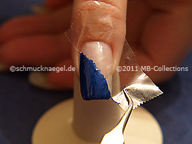 Pinzette und durchsichtiges Klebeband
