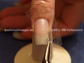 Durchsichtiges Klebeband und Pinzette