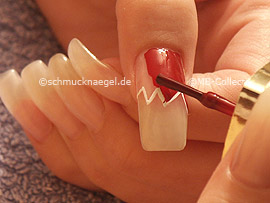 Nagellack in der Farbe dunkelrot