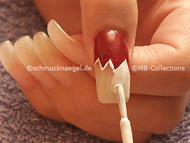 Nagellack in der Farbe weiß
