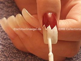 Nagellack in der Farbe weiß