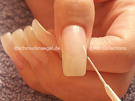 Nailart Liner in der Farbe weiß