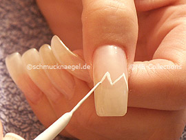 Nailart Liner in der Farbe weiß
