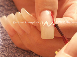 Nagellack in der Farbe dunkelrot