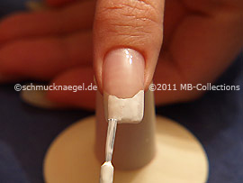 Nagellack in der Farbe weiß