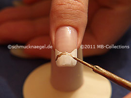 Nailart Liner in der Farbe gold