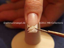 Nailart Liner in der Farbe gold