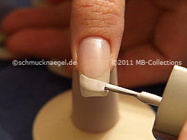 Nagellack in der Farbe weiß