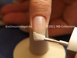 Nagellack in der Farbe weiß