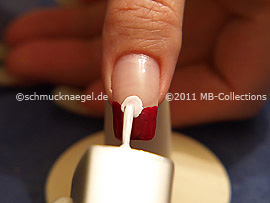 Nagellack in der Farbe weiß