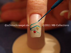 Nailart Liner in der Farbe dunkelgrün