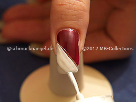 Nagellack in der Farbe weiß