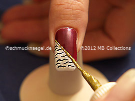 Nailart Liner in der Farbe gold-glitter