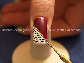 Nailart Liner in der Farbe gold-glitter