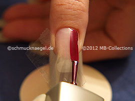 Nagellack in der Farbe aubergine