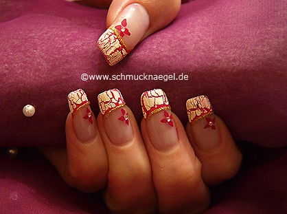 French Motiv mit Crackling Nagellack in weiß