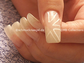 Nailart Liner in der Farbe weiß