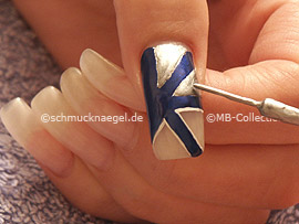 Nailart Liner in der Farbe silber