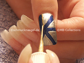 Nailart Liner in der Farbe gold-glitter
