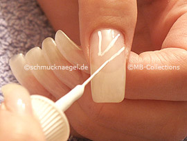 Nailart Liner in der Farbe weiß