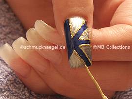 Nailart Liner in der Farbe gold-glitter