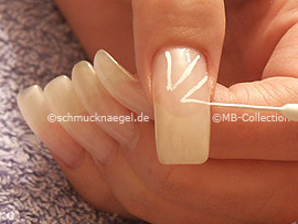 Nailart Liner in der Farbe weiß